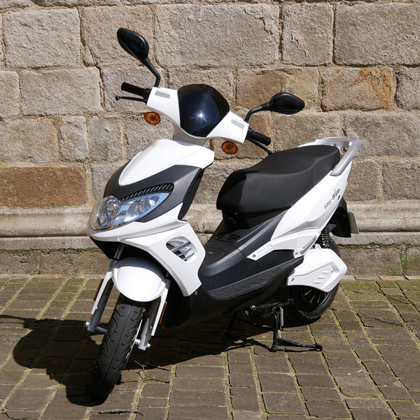 Espace sous le bac de selle pour scooter electrique opai